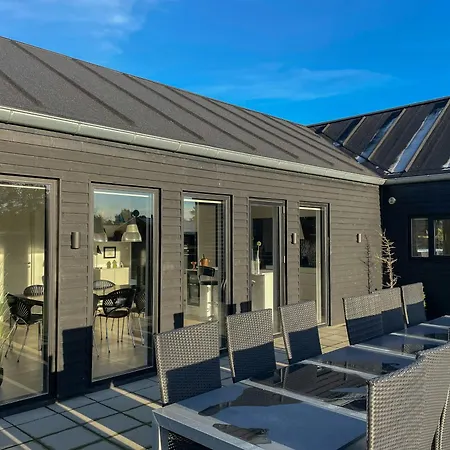 Spacious Family Friendly House By Ringkobing Fjord Дом отдыха *